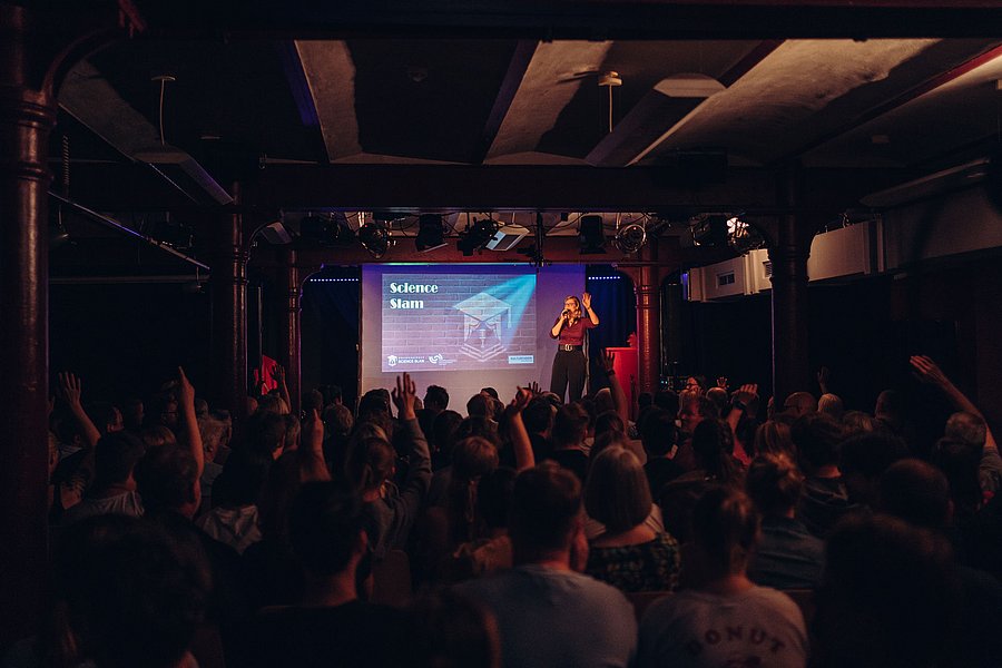 Bühne frei für die Wissenschaft: 2. Science Slam in Fürstenwalde